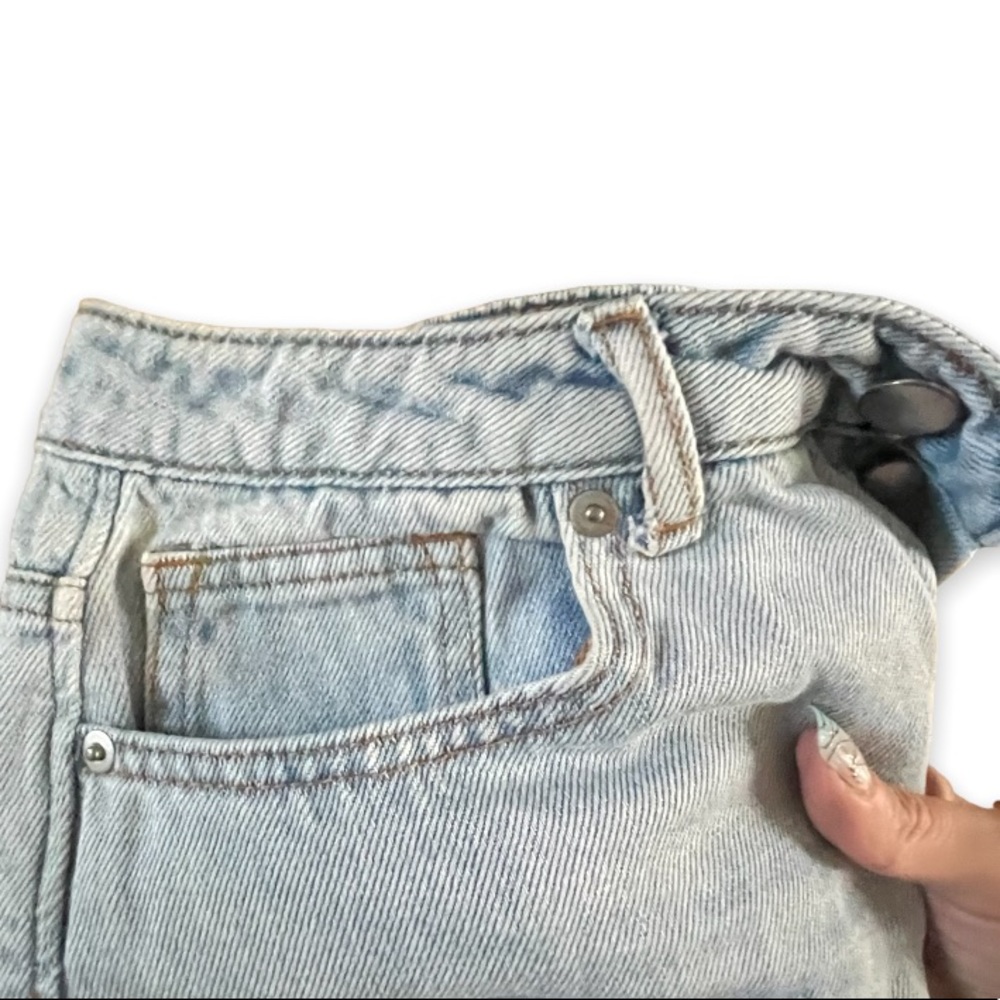 H&M Woman’s Light Blue Scallop-Hem Low Waist Denim Shorts Size: 8 - Picture 12 of 13
